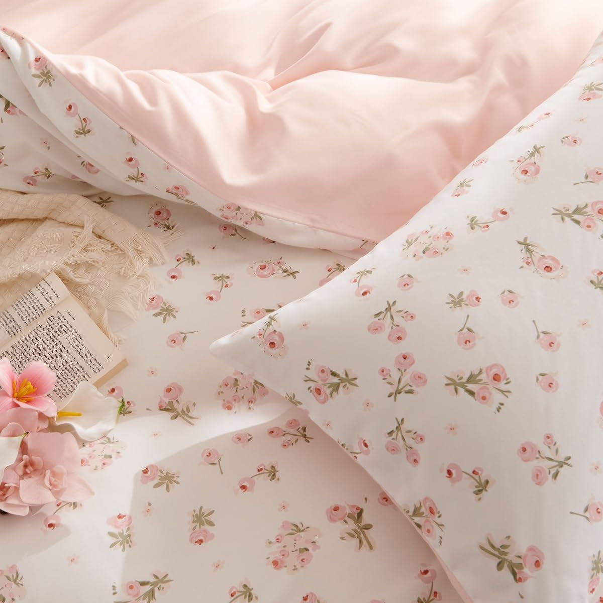 Fluffy Down Alternative Pink loyalty Floral Comforter Queen Sets, 3 Pieces Chic Botanical Pink White Floral Reversible Comforter for All Season - All-Season Down Alternative Comforter Insert Detail