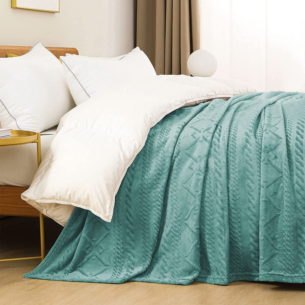 Reversible Sherpa Queen Size Soft Bed Blanket, Warm Fuzzy Luxury Bed Blankets, Decorative Geometry Pattern Plush Throw Blanket for Bed,... - Cozy Fleece Throw Blanket for Couch & Bed Detail