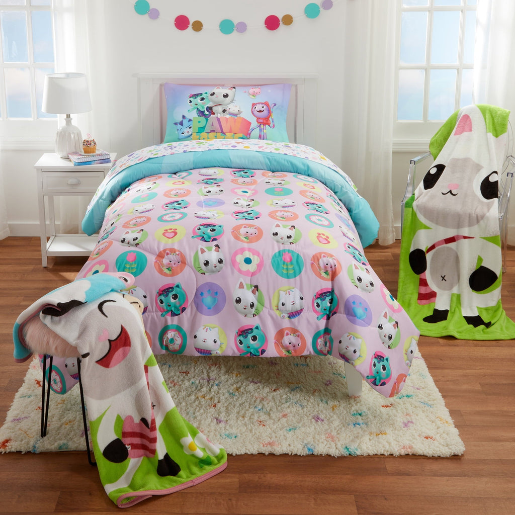 Heavyweight Warmth Gabby's Dollhouse Kids Comforter and Pillowcase, 2-Piece Set, Twin/Full, Reversible - All-Season Down Alternative Comforter Insert Detail