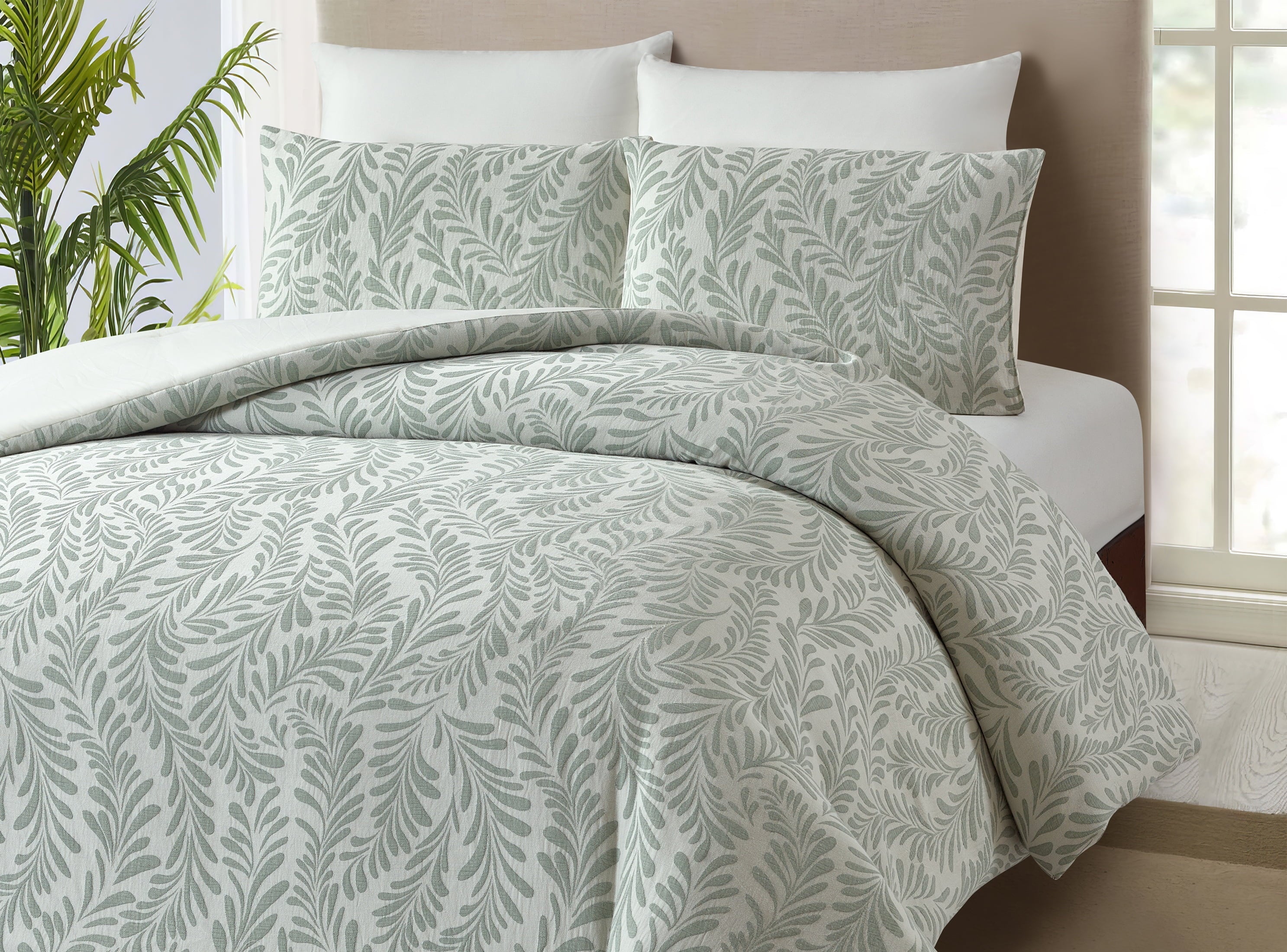 Fluffy Down Alternative Botanical 3-Piece Comforter Set, Green, Full Queen, All Ages - Luxurious Quilted Duvet Cover Set Detail