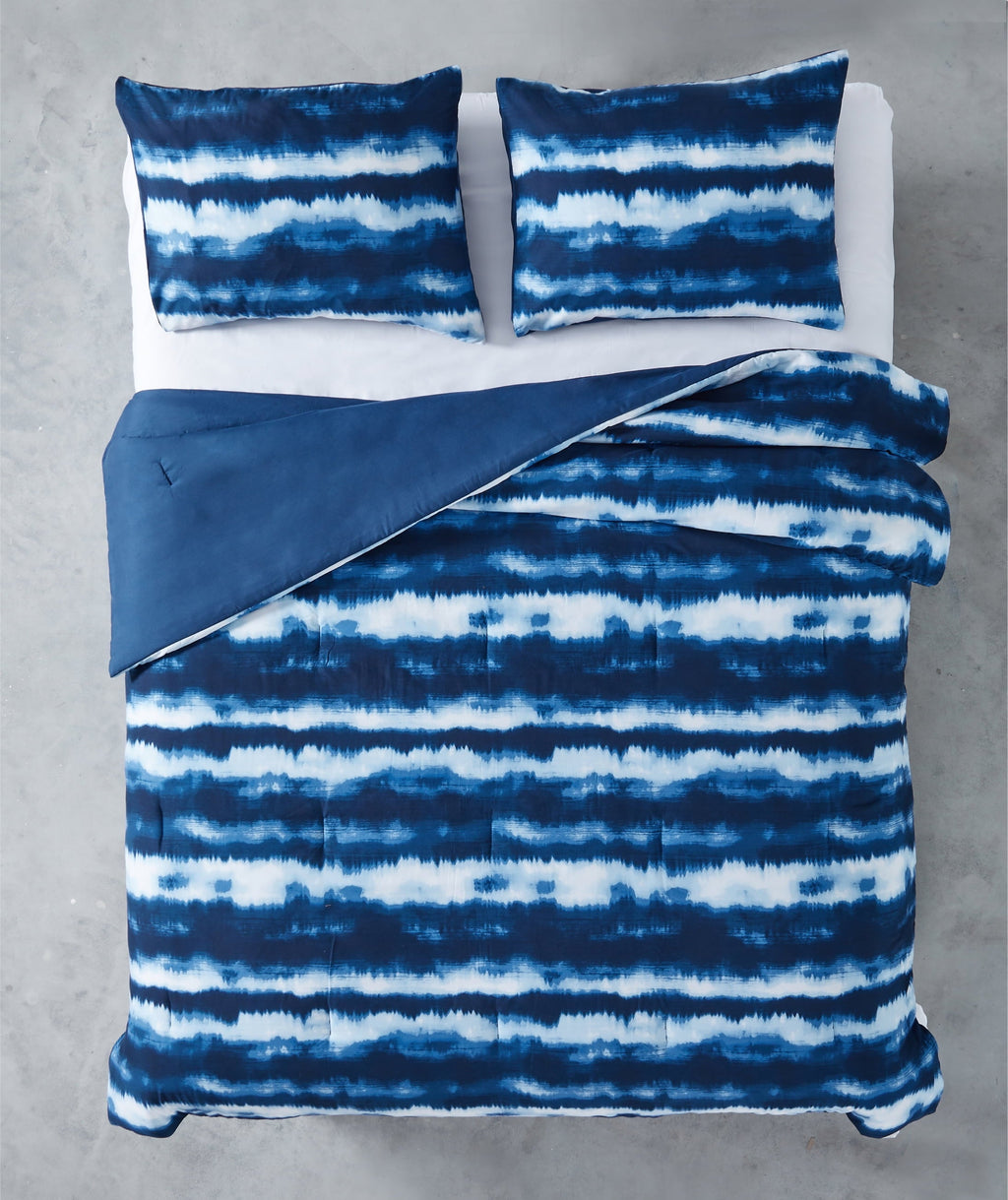 Luxurious Quilted Tie Dye Navy 3 Piece Comforter Set, Full - All-Season Down Alternative Comforter Insert Detail