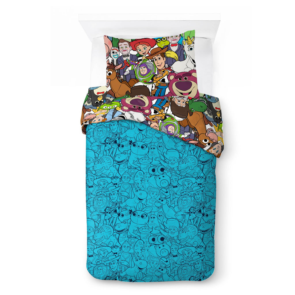 Heavyweight Warmth You've Got a Friend Reversible Comforter and Pillowcase Set, Twin/Full, Kids Bedding - All-Season Down Alternative Comforter Insert Detail