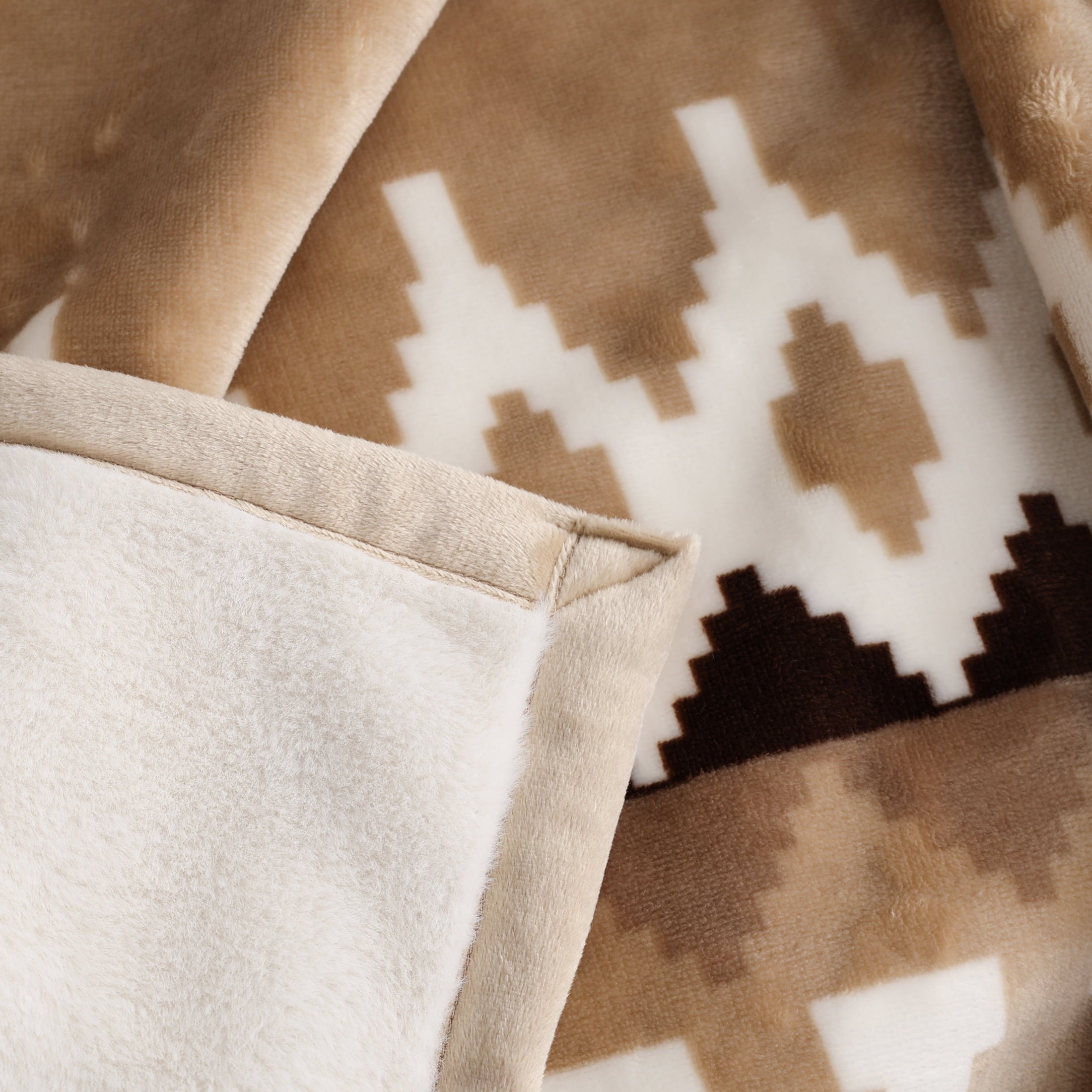 Reversible Sherpa Printed Velvet Plush Reverse to Faux Fur Super Soft Throw Blanket, Oversized, Linder Border Beige - Cozy Fleece Throw Blanket for Couch & Bed Detail