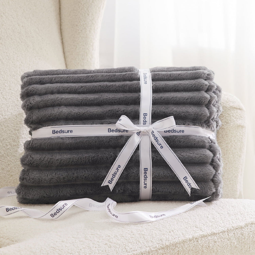 Reversible Sherpa Grey Fleece Throw Blanket for Couch - Super Soft Cozy Blankets for Women, Girls, 50x60 inches - Super Soft Reversible Sherpa Flannel Blanket Detail
