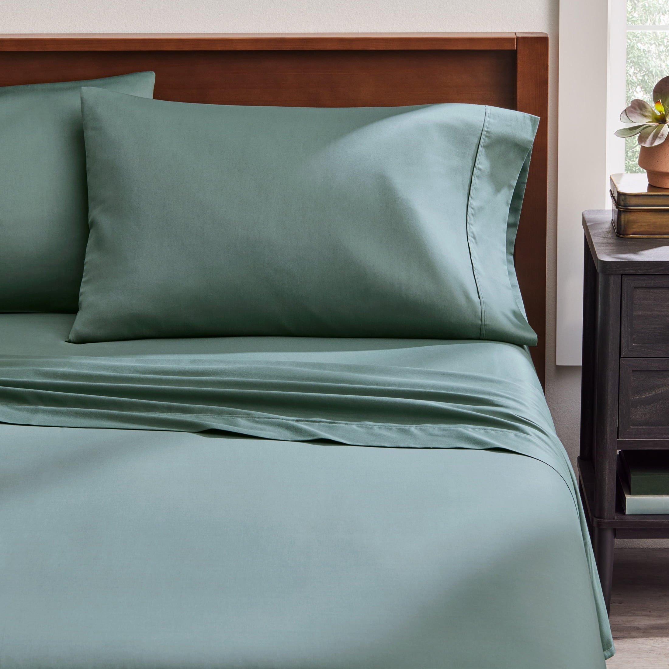 Ultra-Soft 4-Piece 300 Thread Count Green Ash Cotton Sateen Bed Sheet Set, Cali King - Cooling Hotel Quality Bedding Sheets and Pillowcases Detail