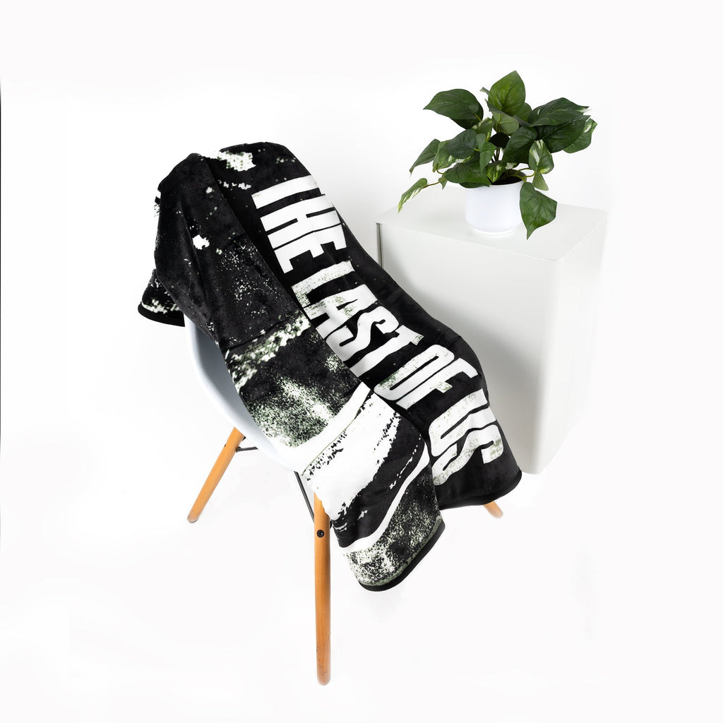 Lightweight Warm Black and White Polyester Throw Blanket, 50" X 60" - Cozy Fleece Throw Blanket for Couch & Bed Detail